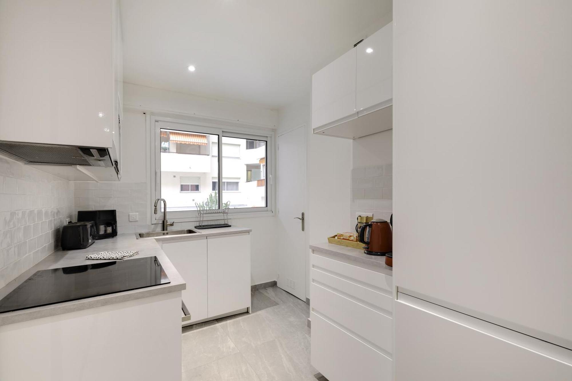 Newly Renovated Charming Downtown Apartment Антиб Экстерьер фото