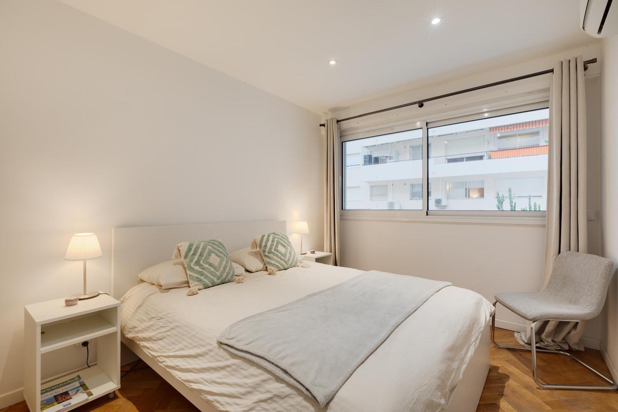 Newly Renovated Charming Downtown Apartment Антиб Экстерьер фото