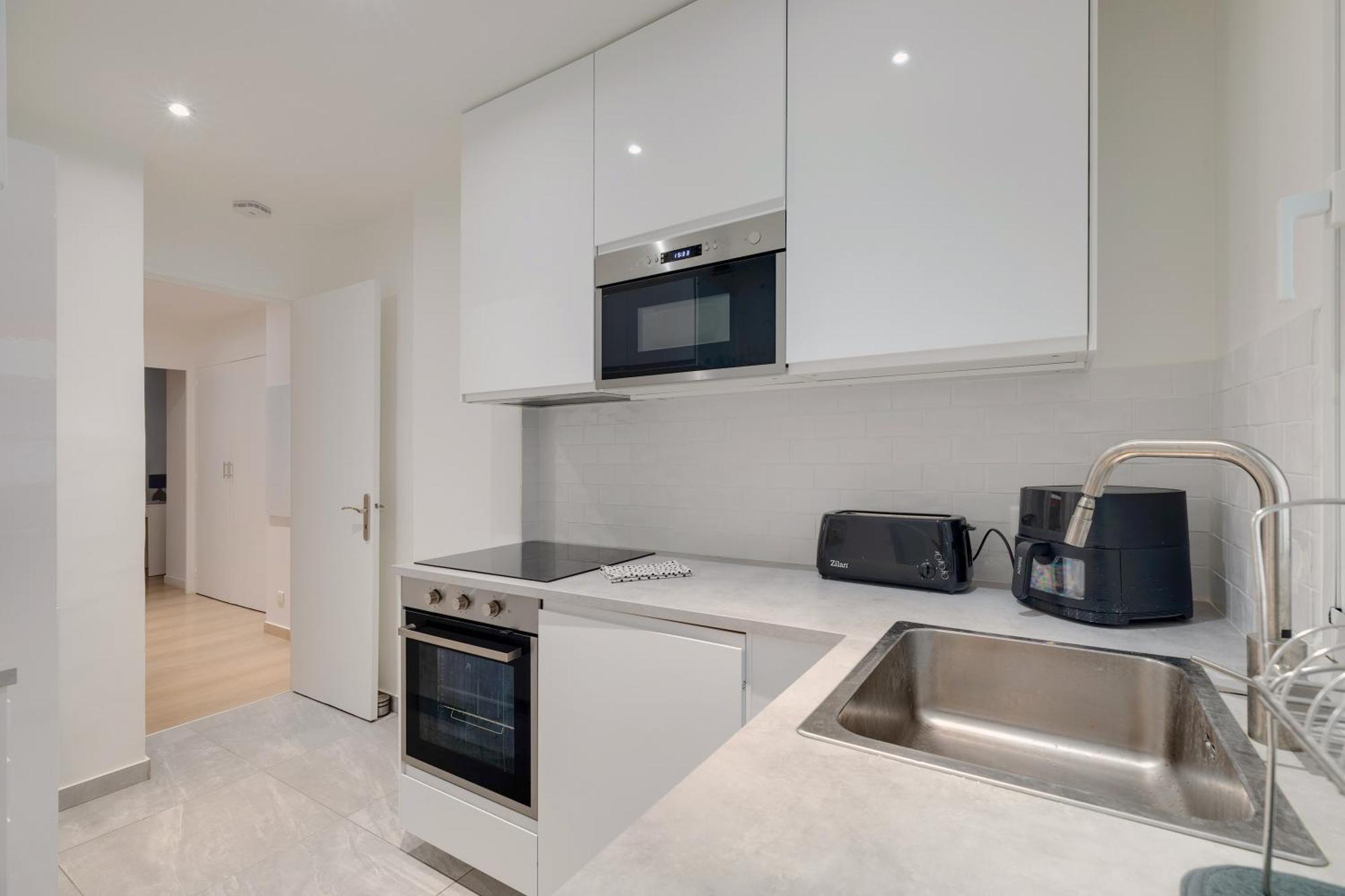 Newly Renovated Charming Downtown Apartment Антиб Экстерьер фото
