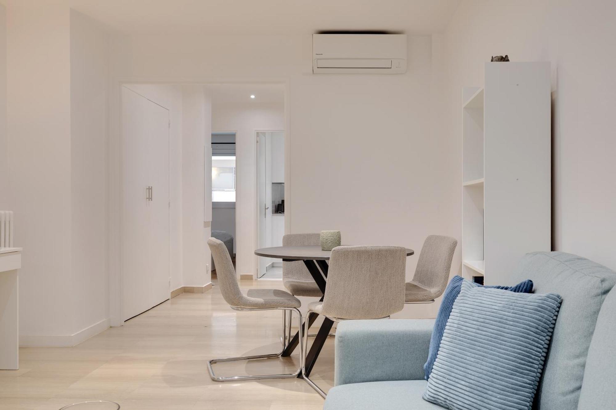 Newly Renovated Charming Downtown Apartment Антиб Экстерьер фото