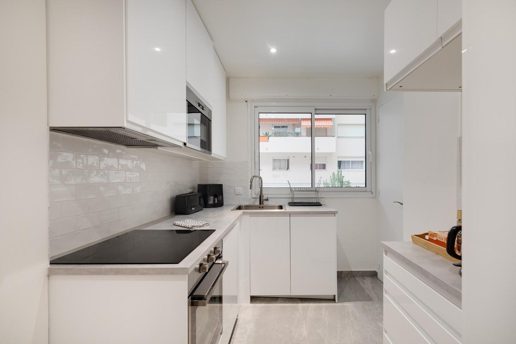 Newly Renovated Charming Downtown Apartment Антиб Экстерьер фото